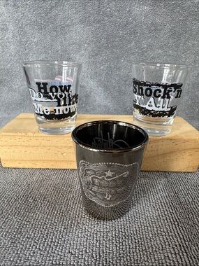 Vintage Memorabilia Toby Keith 3- Piece Shot Glass Set. Rare Barware Lot